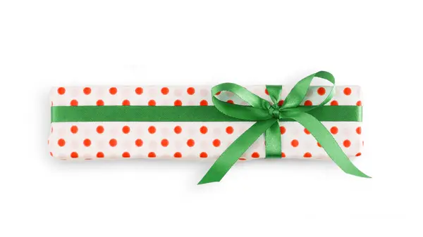 Pudełko na prezent owinięty w biały papier i wstążki zielony — Zdjęcie stockowe