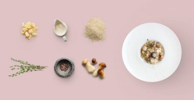 Sarı izole yabani mantar ile malzemeler için İtalyan risotto pişirme