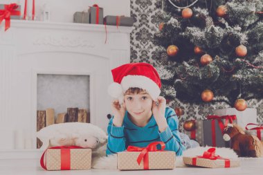 Yakışıklı Santa şapka çıkartıyorum Noel hediyesi
