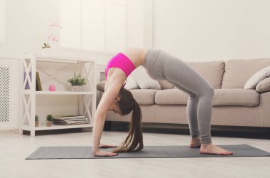 Kadın eğitim yoga tablo en iyi poz.