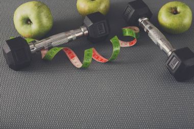 Fitness Ekipmanları ve sağlıklı yaşam konsepti