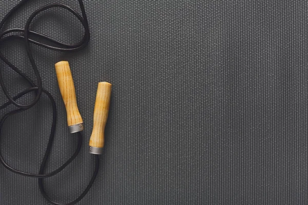 Top view of jump rope on black background — Stock Photo, Image