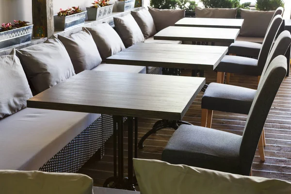Затишний дерев'яний інтер'єр ресторану, копіювання простору — стокове фото
