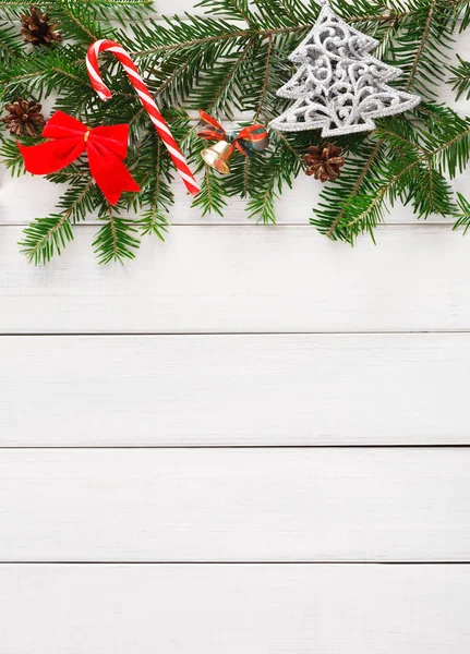 Decoração de Natal, ornamentos e grinalda quadro fundo — Fotografia de Stock