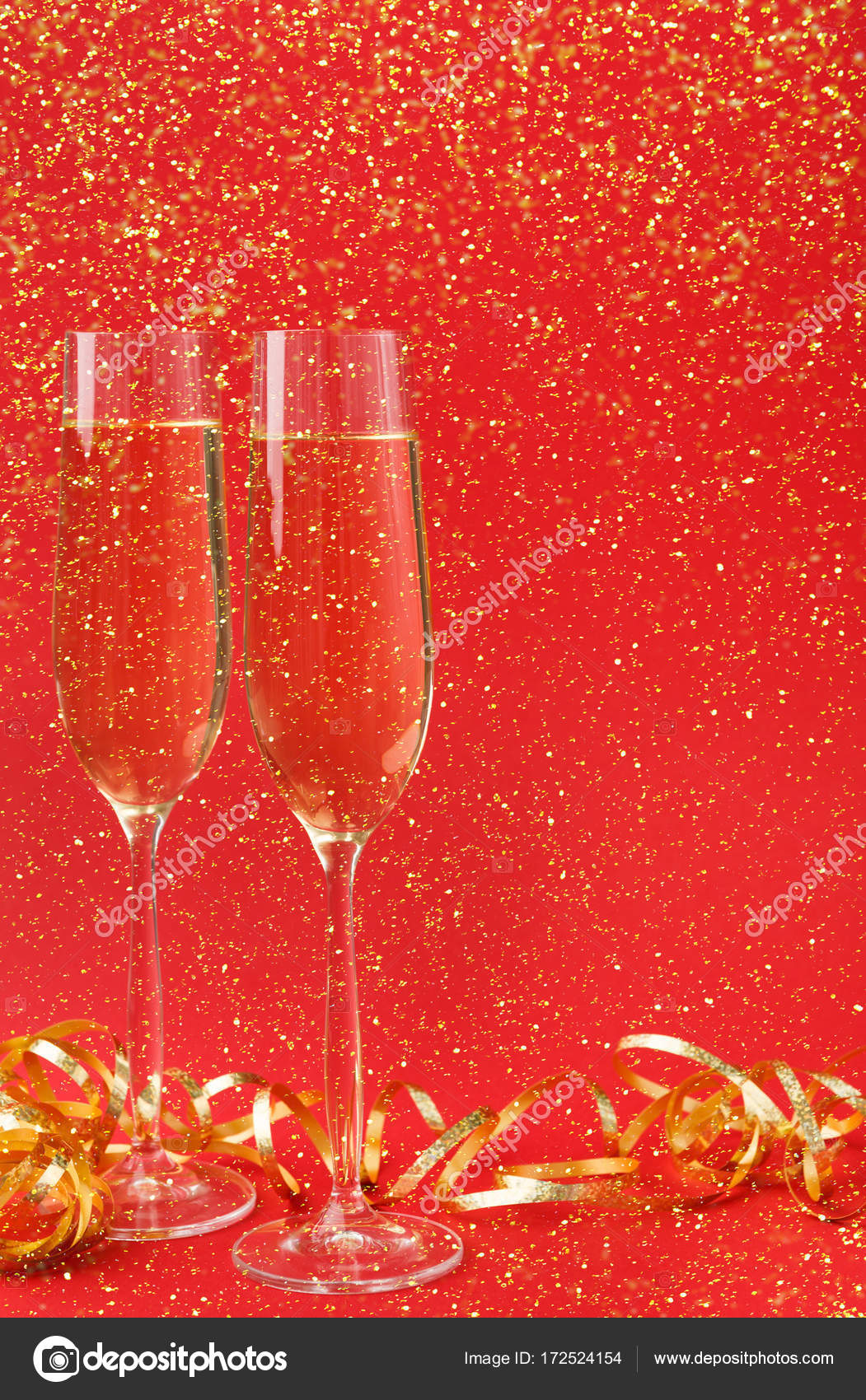 Champagne flutes on red holiday background Stock Photo by ©Milkos 172524154