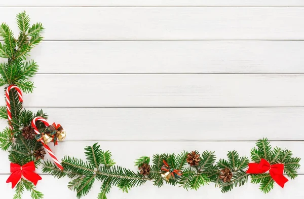 Decorazione di Natale, ornamenti e cornice ghirlanda sfondo — Foto Stock