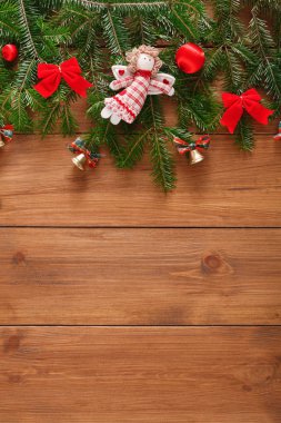 Noel dekorasyon, süs eşyaları ve çelenk çerçeve arka plan