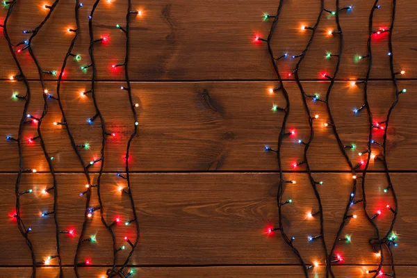 Luci di Natale bordo su sfondo di legno — Foto Stock