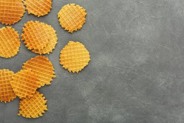 Yuvarlak Belçika waffle kenarlığında gri tablosudur