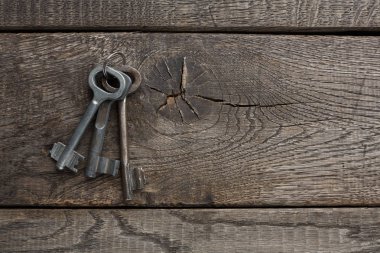 Yaşlı tahtaya paslı vintage tuşları ayarla