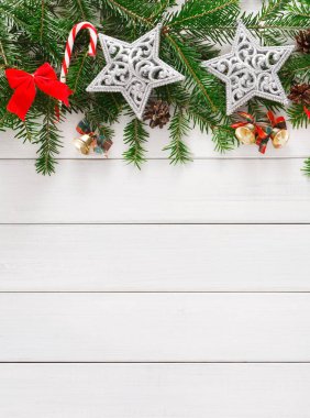 Noel dekorasyon, süs eşyaları ve çelenk çerçeve arka plan