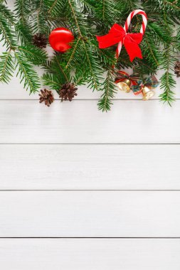 Noel dekorasyon, süs eşyaları ve çelenk çerçeve arka plan