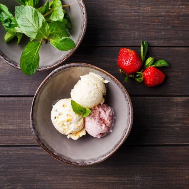 Çeşitli dondurma kaşık toz kase en iyi görünümü