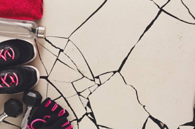 Kadın spor giyim ve malzemeleri üst görüntüleme