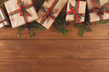 Renkli Noel mevcut kutulara için ahşap arka plan