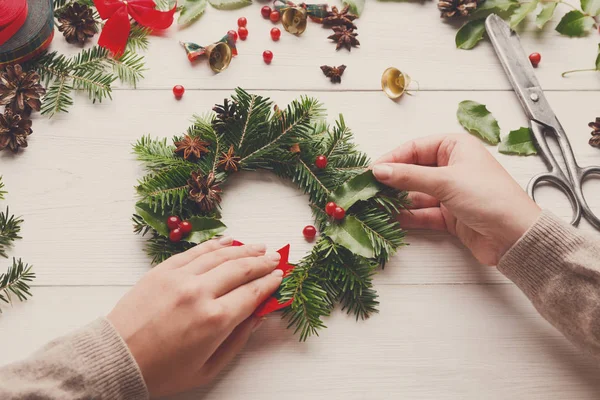 Handmade craft wreath. Making christmas decoration, ornament, ribbons — Stock Photo, Image