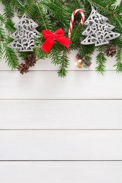 Decoração de Natal, ornamentos e grinalda quadro fundo — Fotografia de Stock