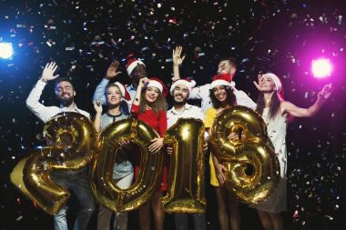 Office yeni yıl partisi. Gençler eğleniyor