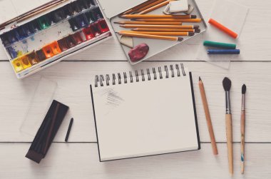 Çizim araçları, kırtasiye, işyeri sanatçı