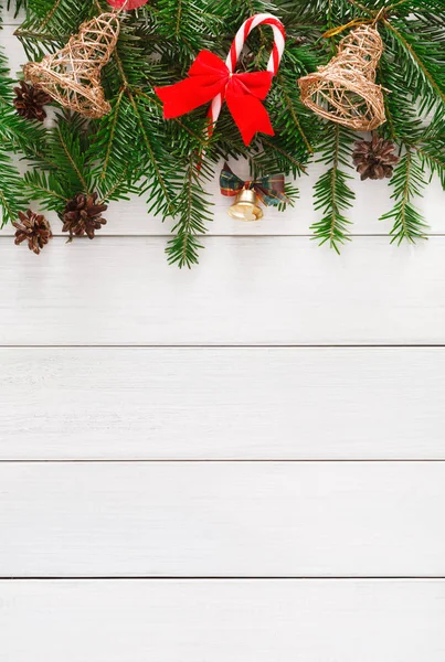 Різдвяні прикраси, прикраси та гірляндний каркасний фон — стокове фото
