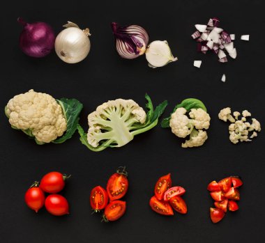 Kolaj izole siyah arka plan üzerine çeşitli sebze