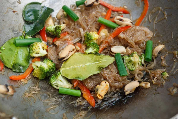 Ázsiai étel főzés pan — Stock Fotó