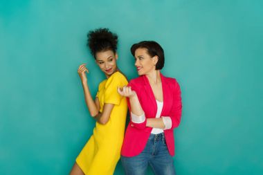 Azur studio geçmiş vasıl poz iki kız arkadaşım