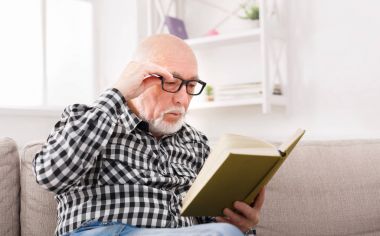 Komuta sizde kopya alanı evde, kitap okuma