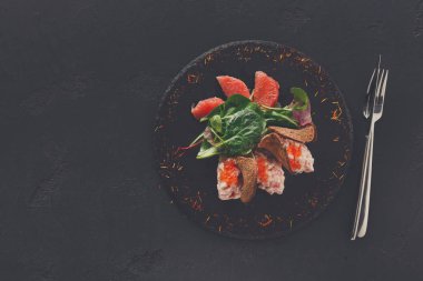 Gurme deniz ürünleri snack üzerinde siyah plaka Üstten Görünüm