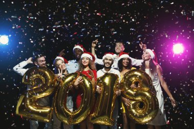 Office yeni yıl partisi. Gençler eğleniyor