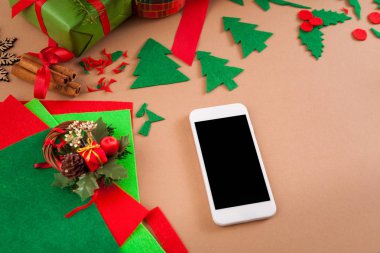 Kış tatilleri için hazırlık. Online alışveriş için Christams sunar.