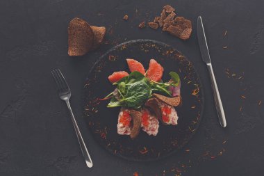 Gurme deniz ürünleri snack üzerinde siyah plaka Üstten Görünüm