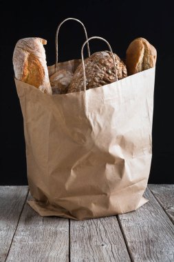 pişmiş mallar paketlenmiş bir kağıt torba çeşitleri