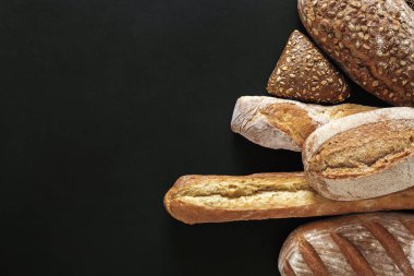 Fırın kavramı. Ekmek arka plan üzerinde balck izole bol