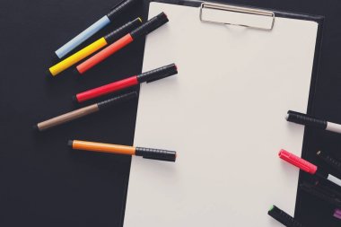 Çizim, işaretleri ve boş kağıt Kırtasiye