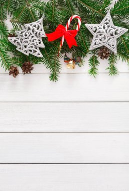 Noel dekorasyon, süs eşyaları ve çelenk çerçeve arka plan