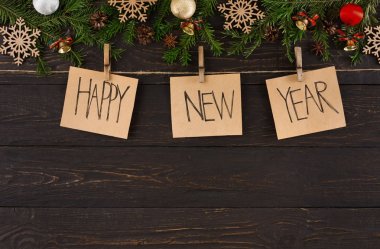 Mutlu yeni yıl dekorasyon kartları, süsleme ve çelenk çerçeve arka plan