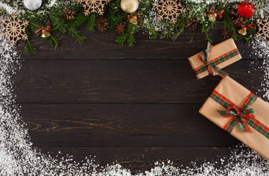 Çelenk çerçeve arka plan christmas dekorasyon ve hediye kutuları