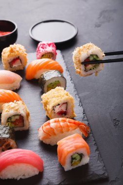 Suşi restoranında, Japon mutfağı yemek