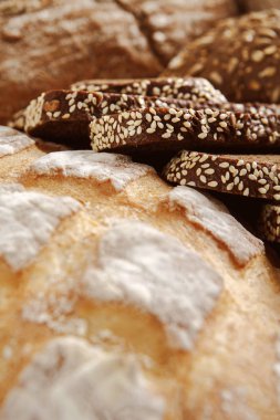 Ekmek arka plan, beyaz, siyah ve çavdar somun closeup