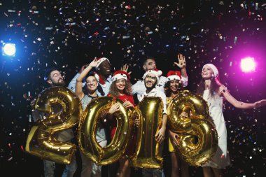 Office yeni yıl partisi. Gençler eğleniyor