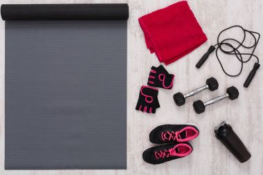 Kadın spor giyim ve malzemeleri üst görüntüleme