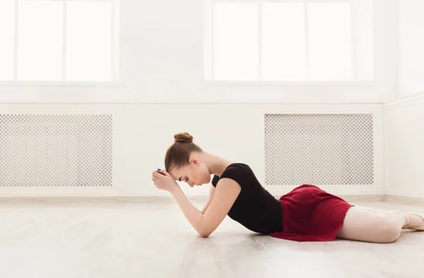 Schöner Ballerinentanz auf Spitze — Stockfoto