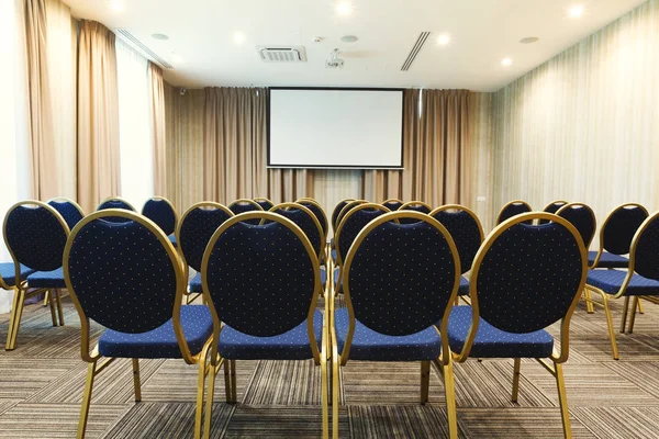 Interior de la moderna sala de conferencias en el hotel — Foto de Stock