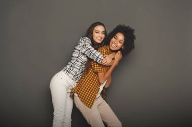 İki kız arkadaşım studio geçmiş vasıl having fun