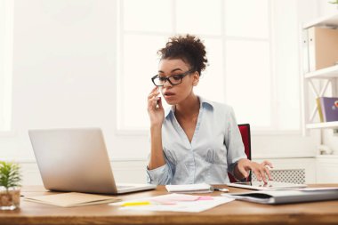 Evet iş yerinde yoğun iş kadını