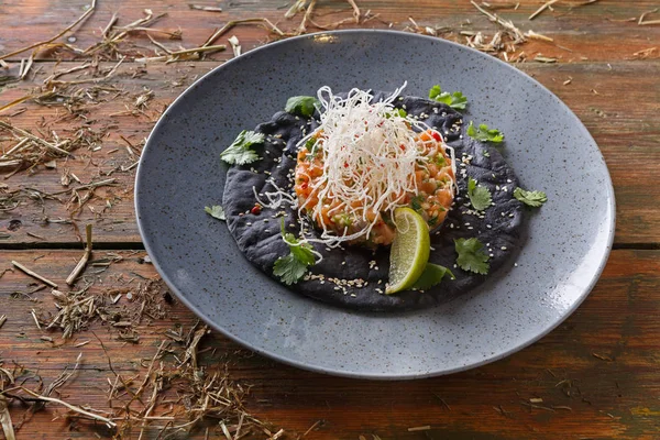 Hawaiian poke on black sesame flat cake. Modern restaurant food — Stock Photo, Image