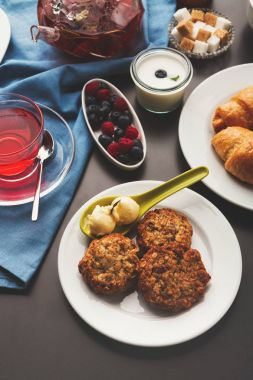 Restoran kahvaltı ile çeşitli tatlı davranır