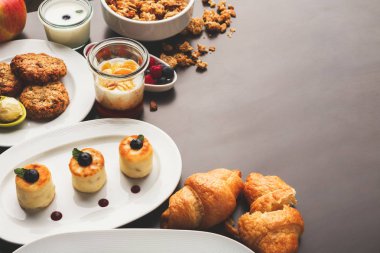 Restoran kahvaltı ile çeşitli tatlı davranır