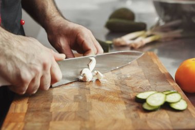 Şef kesme taze sebze salatası